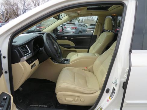 Used 2015 Toyota Highlander Limited image 7