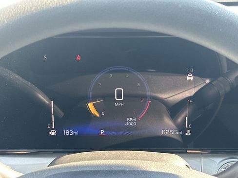 Used 2025 Chevrolet Trax LT image 23