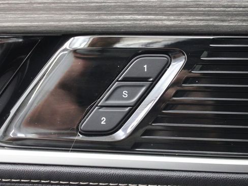 Used 2024 Jeep Wagoneer L Series II RWD image 19