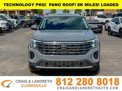 Used 2025 Volkswagen Atlas SE w/ Panoramic Sunroof Package FWD image 4