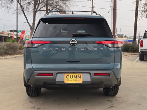New 2026 Nissan Pathfinder SL image 4