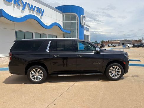 Used 2022 Chevrolet Suburban Premier AWD/4WD image 12