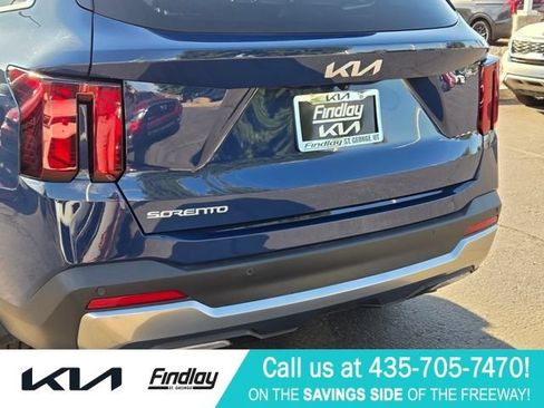Certified 2025 Kia Sorento EX FWD image 5