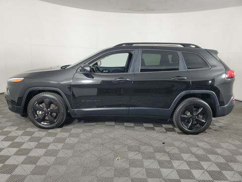 Used 2017 Jeep Cherokee Sport FWD image 7