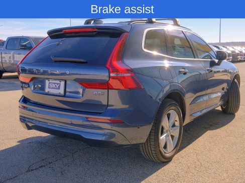 Used 2022 Volvo XC60 B5 Momentum image 8