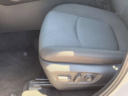 Used 2024 Toyota RAV4 XLE FWD image 17
