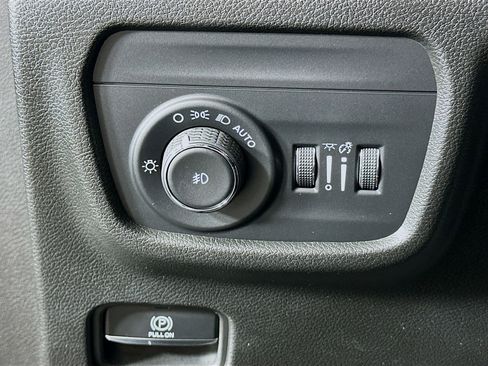 Used 2022 Jeep Grand Cherokee Limited AWD/4WD image 17