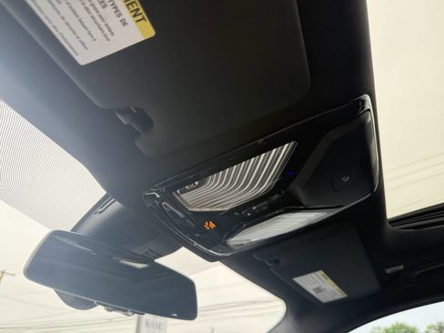 Used 2020 BMW 330i xDrive Sedan w/ M Sport Package AWD/4WD image 28