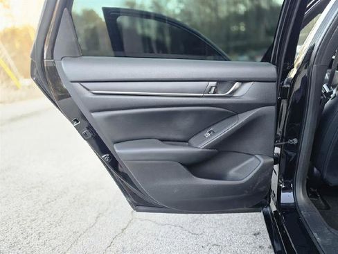 Used 2018 Honda Accord Sport image 30