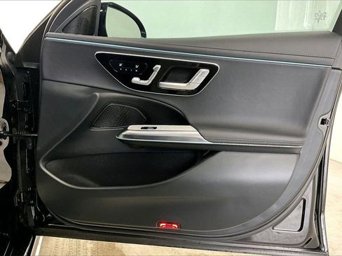 Used 2025 Mercedes-Benz E 350 4MATIC Sedan image 22