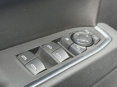 Used 2025 GMC Sierra 1500 SLT AWD/4WD image 21