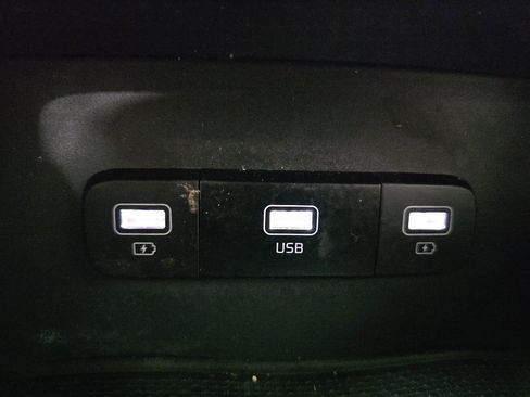 Used 2022 Kia Carnival LX image 54