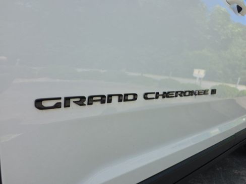 Used 2023 Jeep Grand Cherokee Limited w/ Luxury Tech Group II RWD image 3