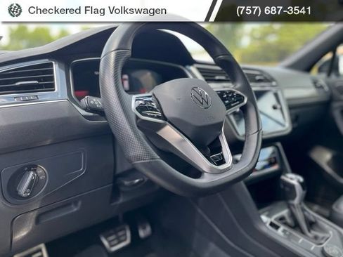 Used 2023 Volkswagen Tiguan SE R-Line AWD/4WD image 18