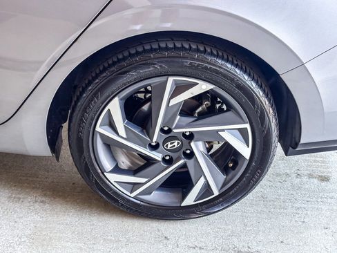 Used 2025 Hyundai Elantra SEL FWD image 12