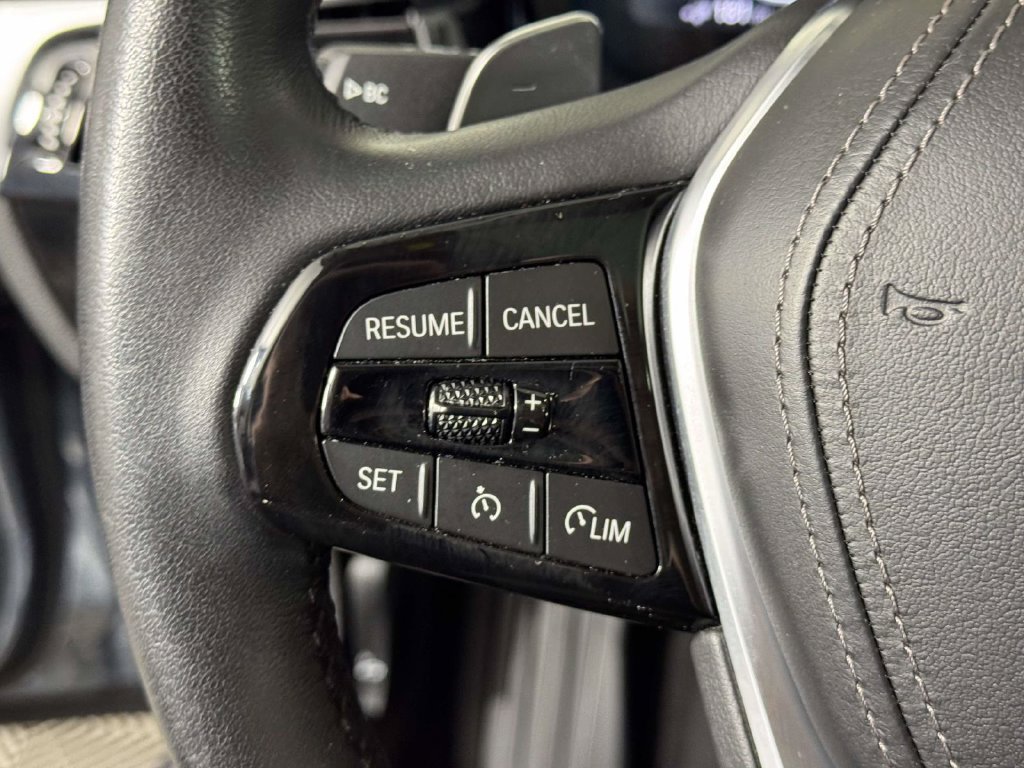 Used 2022 BMW 530e xDrive w/ Premium Package AWD/4WD image 21