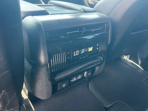 Used 2024 Jeep Wagoneer Series II w/ Flexible Seating Group AWD/4WD image 17