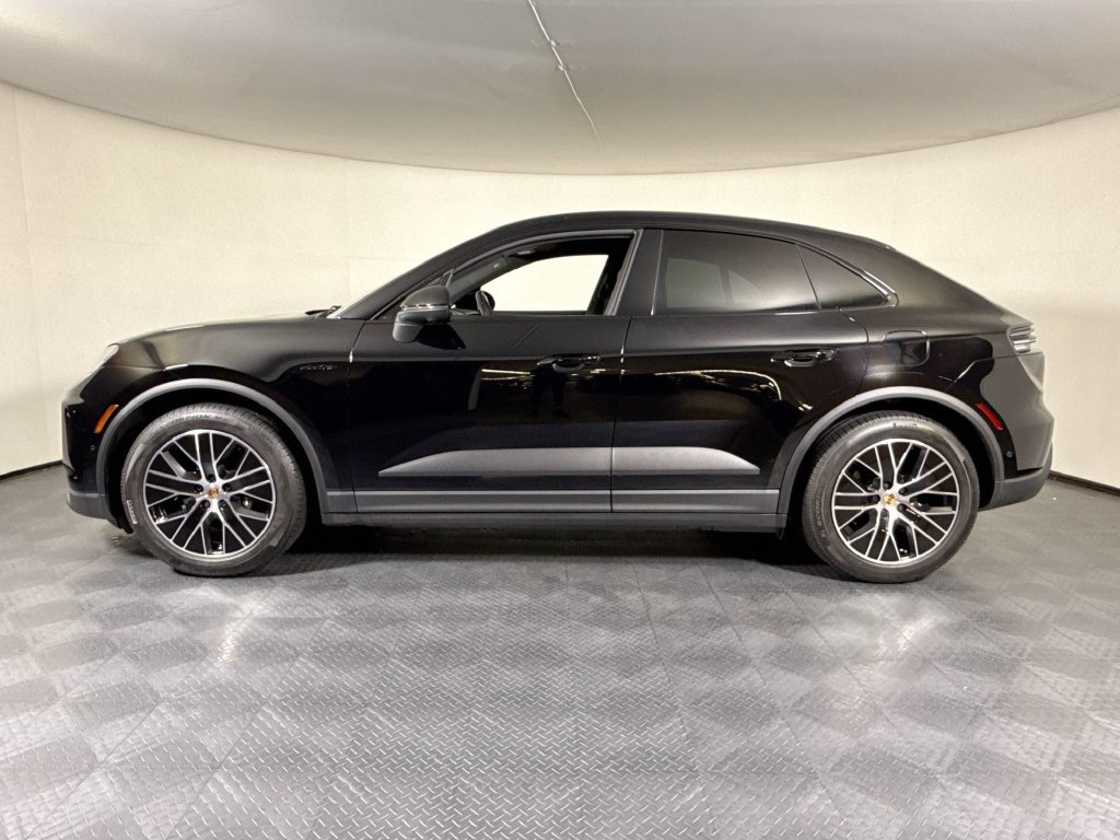 Certified 2026 Porsche Macan Electric RWD image 2