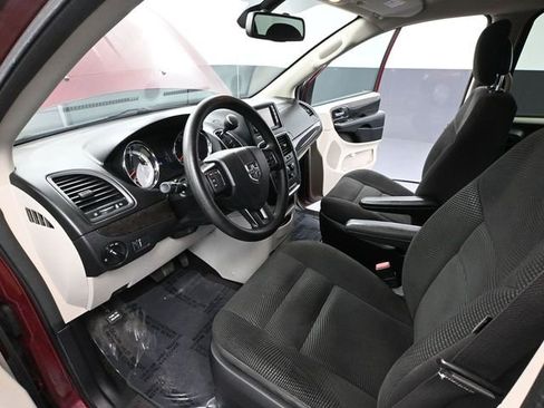 Used 2020 Dodge Grand Caravan SE w/ UConnect Hands-Free Group image 19