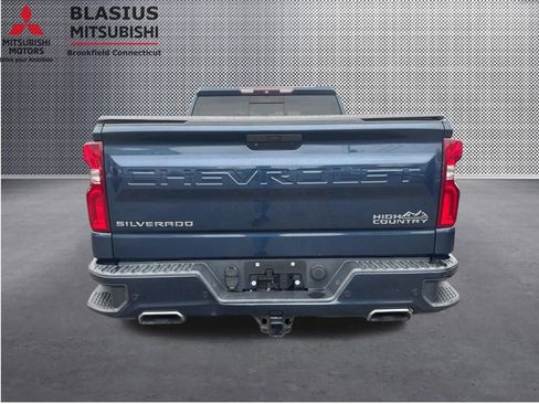 Used 2019 Chevrolet Silverado 1500 High Country w/ Technology Package AWD/4WD image 9