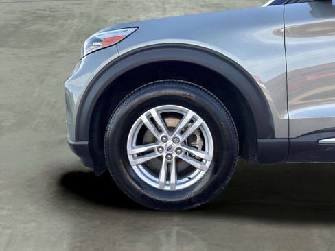 Used 2020 Ford Explorer XLT w/ Equipment Group 202A AWD/4WD image 41