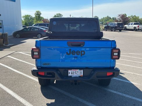 Used 2024 Jeep Gladiator Sport AWD/4WD image 4
