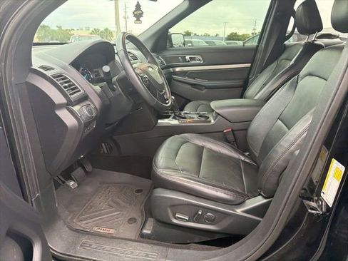 Used 2018 Ford Explorer XLT w/ Equipment Group 202A FWD image 9
