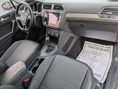 Used 2018 Volkswagen Tiguan SE w/ Panoramic Sunroof Package image 21