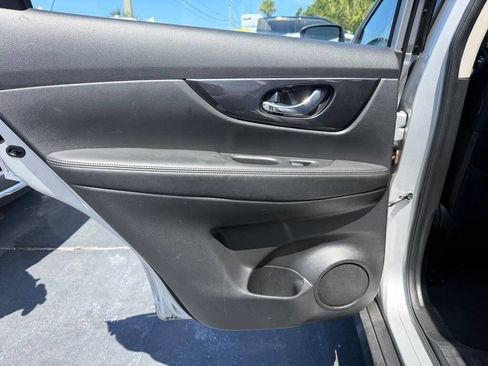 Used 2017 Nissan Rogue S FWD image 22