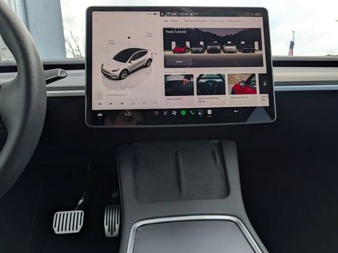 Used 2023 Tesla Model Y Long Range AWD/4WD image 19