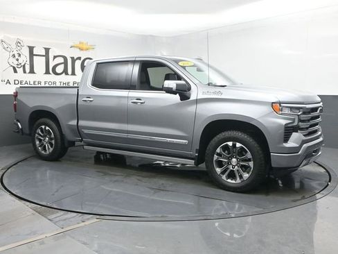 Used 2025 Chevrolet Silverado 1500 High Country w/ Z71 Off-Road Package AWD/4WD image 6