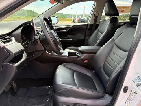Certified 2025 Toyota RAV4 XLE Premium AWD/4WD image 12
