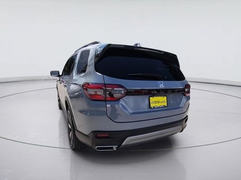 Used 2025 Honda Pilot Touring image 7