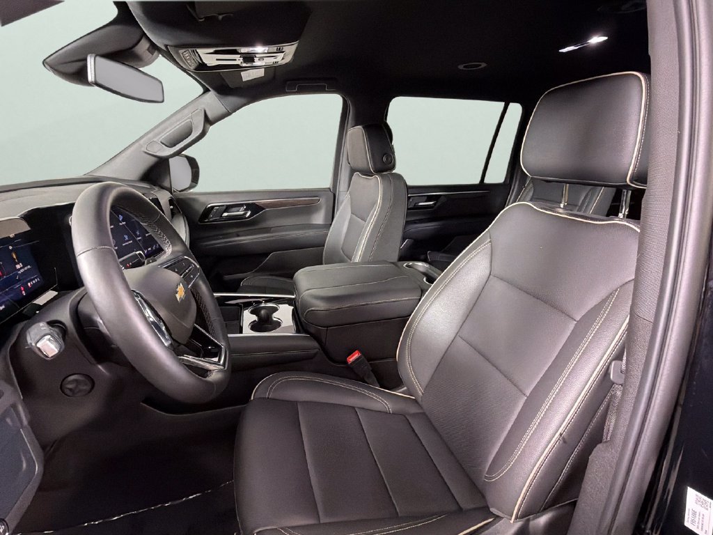Used 2026 Chevrolet Suburban Premier AWD/4WD image 17