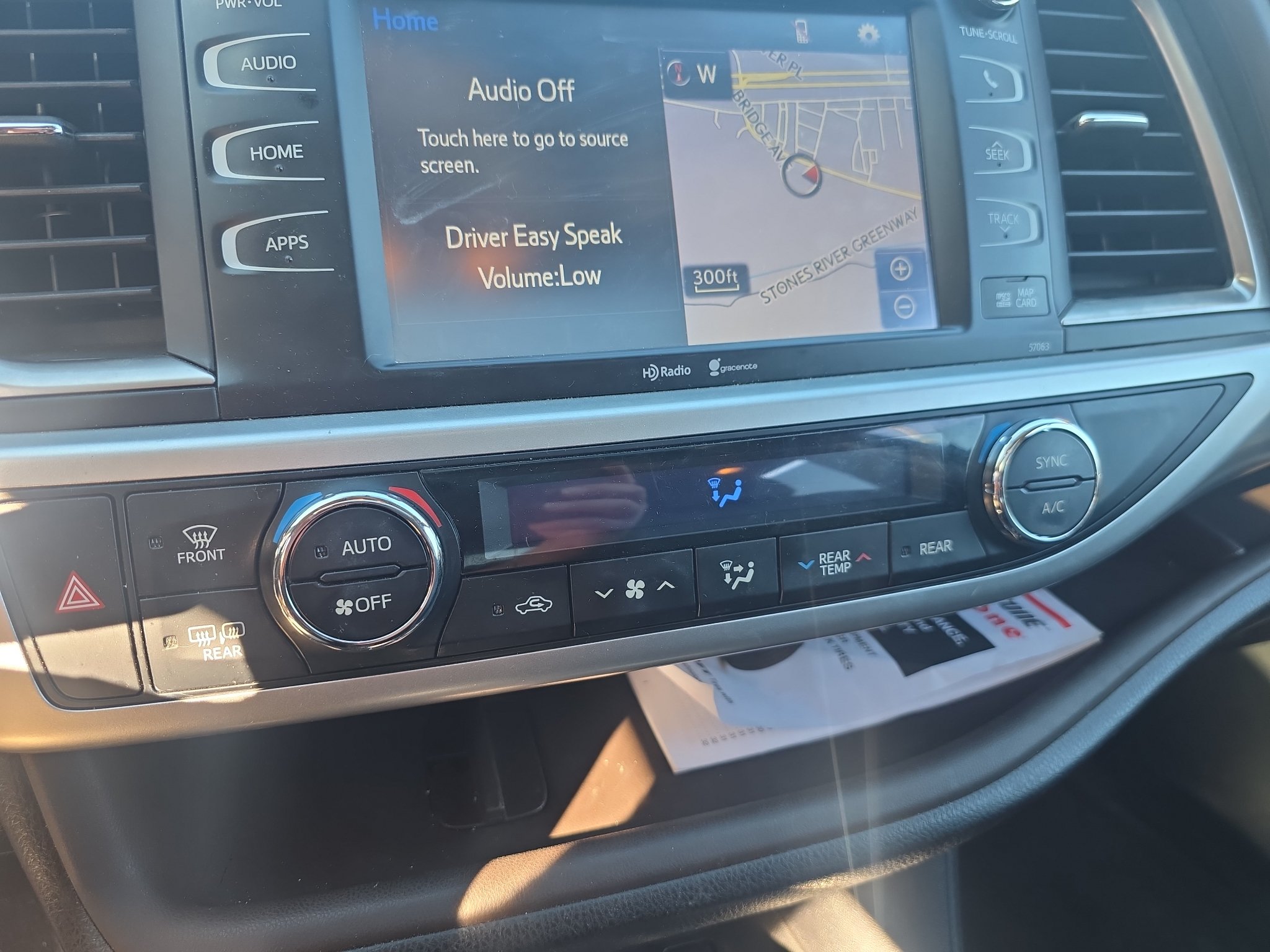 Used 2015 Toyota Highlander XLE FWD image 22