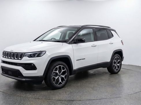 Used 2025 Jeep Compass Limited AWD/4WD image 3