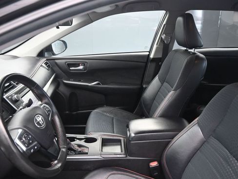 Used 2015 Toyota Camry SE image 19