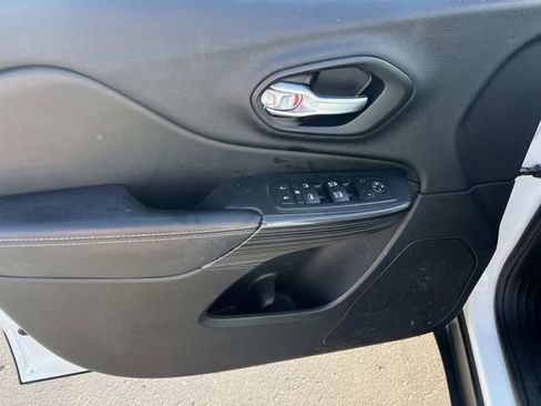 Used 2016 Jeep Cherokee Limited AWD/4WD image 15