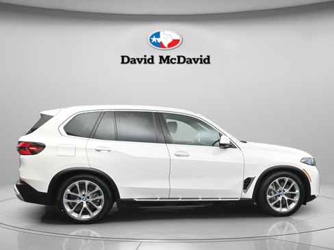 Used 2025 BMW X5 xDrive50e AWD/4WD image 9
