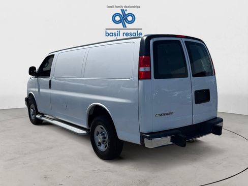 Used 2024 Chevrolet Express 2500 w/ Driver Convenience Package RWD image 4