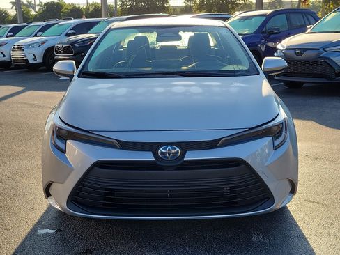 Used 2025 Toyota Corolla LE image 3