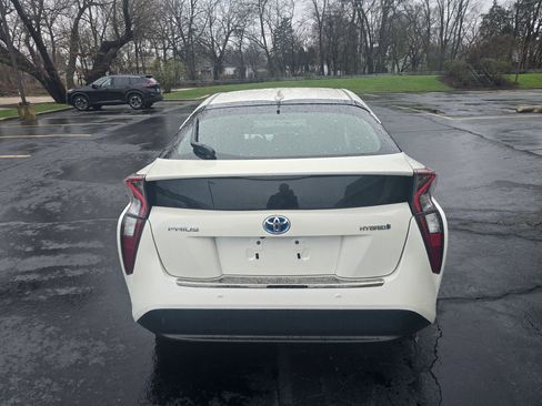 Used 2018 Toyota Prius Three w/ Advanced Technology Package image 15