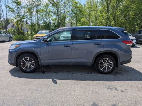 Used 2018 Toyota Highlander XLE AWD/4WD image 2