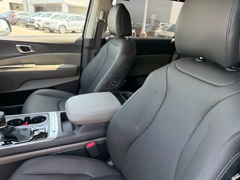New 2027 Kia Carnival EX FWD image 17