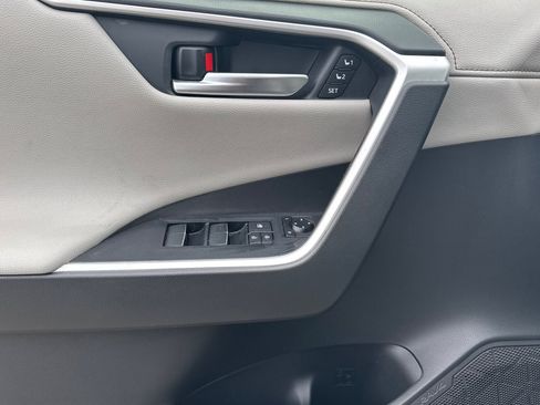 Used 2020 Toyota RAV4 Limited image 11