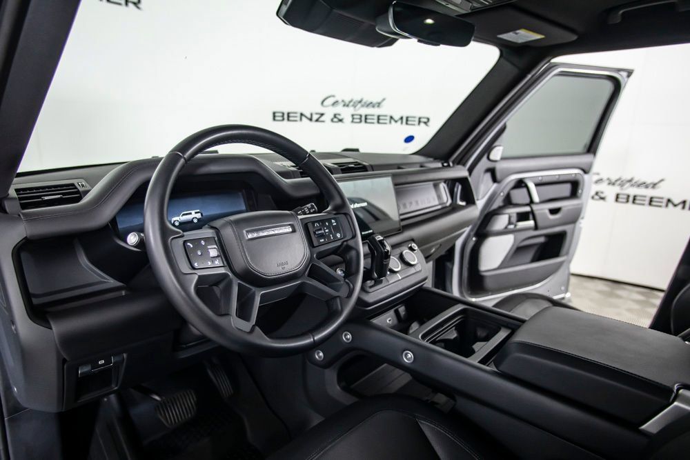 Used 2024 Land Rover Defender 130 X-Dynamic SE AWD/4WD image 23