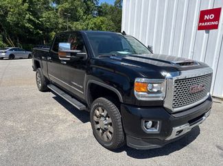 Used 2017 GMC Sierra 2500 Denali w/ Duramax Plus Package AWD/4WD video 1