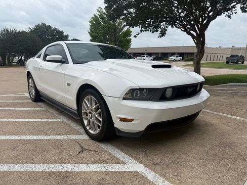 Used 2010 Ford Mustang GT Premium RWD image 3