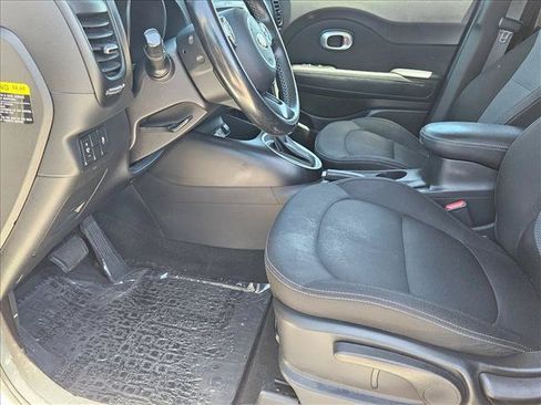 Used 2018 Kia Soul + FWD image 16