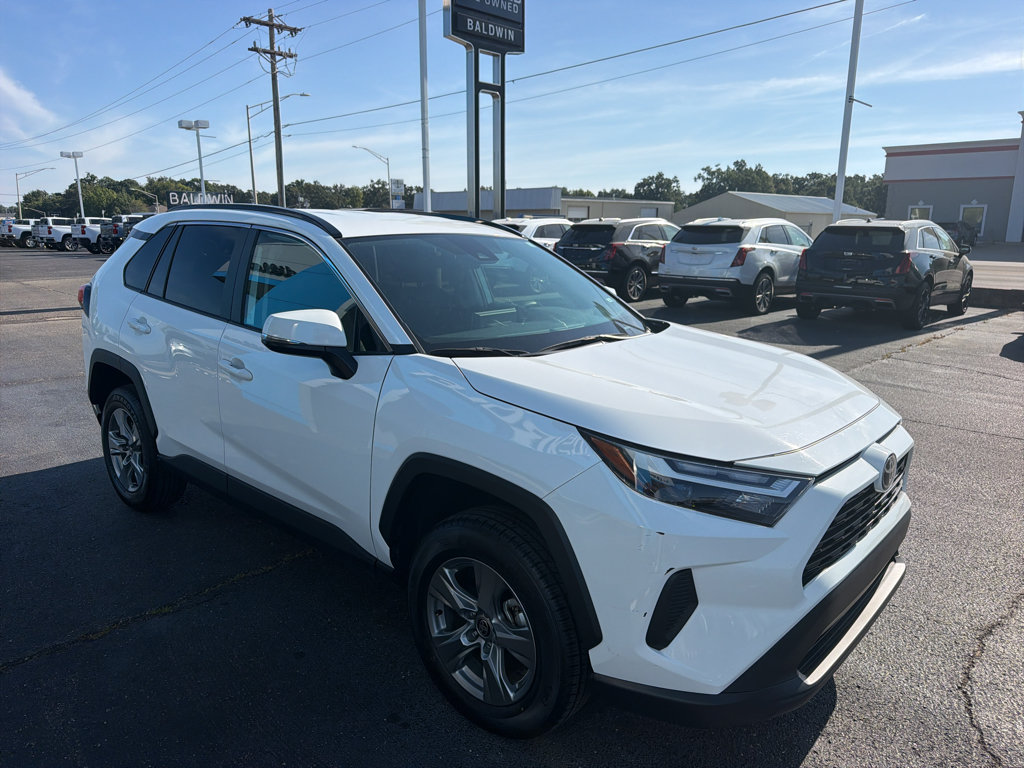 Used 2025 Toyota RAV4 XLE AWD/4WD image 3
